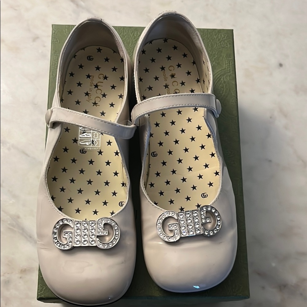 Gucci Cream Dress Shoes with Sparkly Embellishment